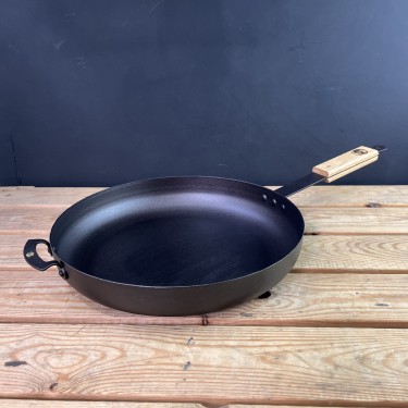 13" (33cm) Spun Iron Chef's pan with front handle