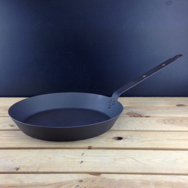 https://www.netherton-foundry.co.uk/image/cache/catalog/Frying%20pans/12%20inch%20os%20460%20sq-600x600.JPG