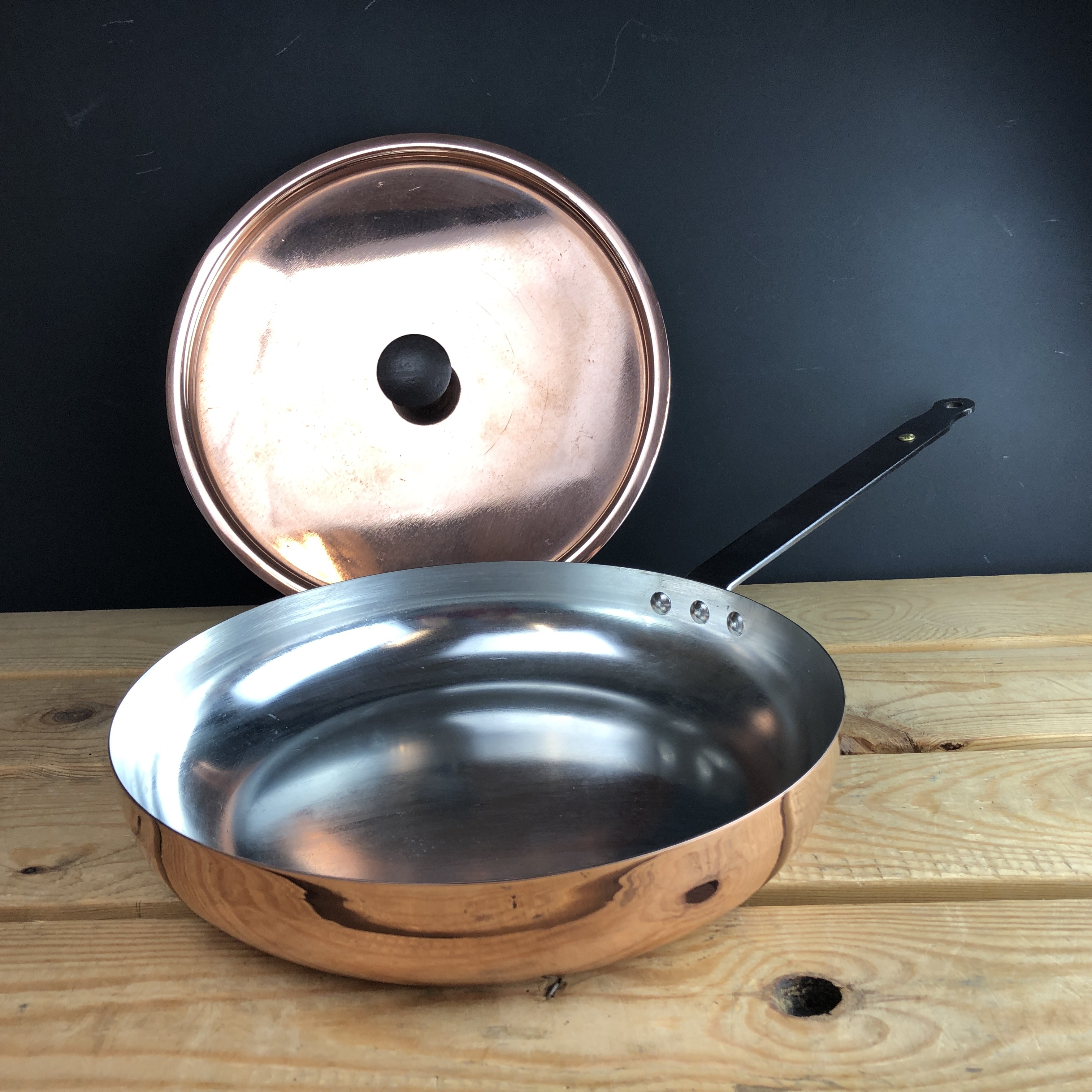 https://www.netherton-foundry.co.uk/image/catalog/Copper/Lid%20off%20in%20background.jpg