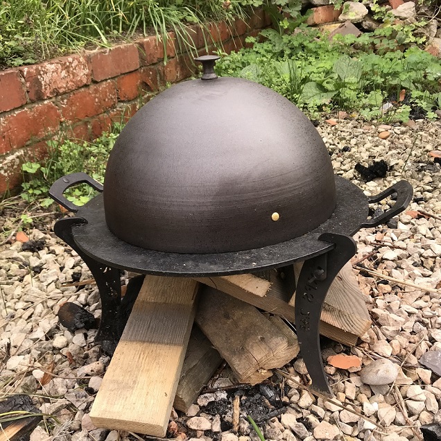 https://www.netherton-foundry.co.uk/image/catalog/cooking%20bell/bell%20on%20chapa.jpg