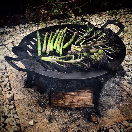 https://www.netherton-foundry.co.uk/image/data/bbq%20chapa/Asparagus%20and%20broccoli%20on%20bbq%20chapa%20sml.jpg